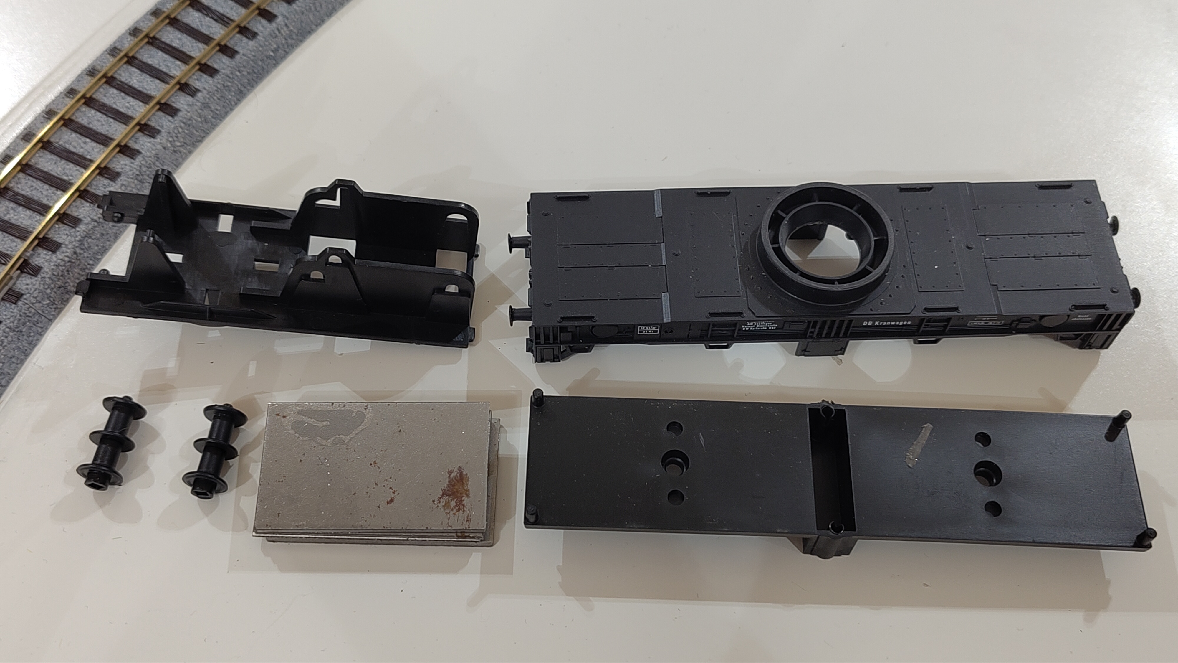 The scrap parts from a Roco 46311.