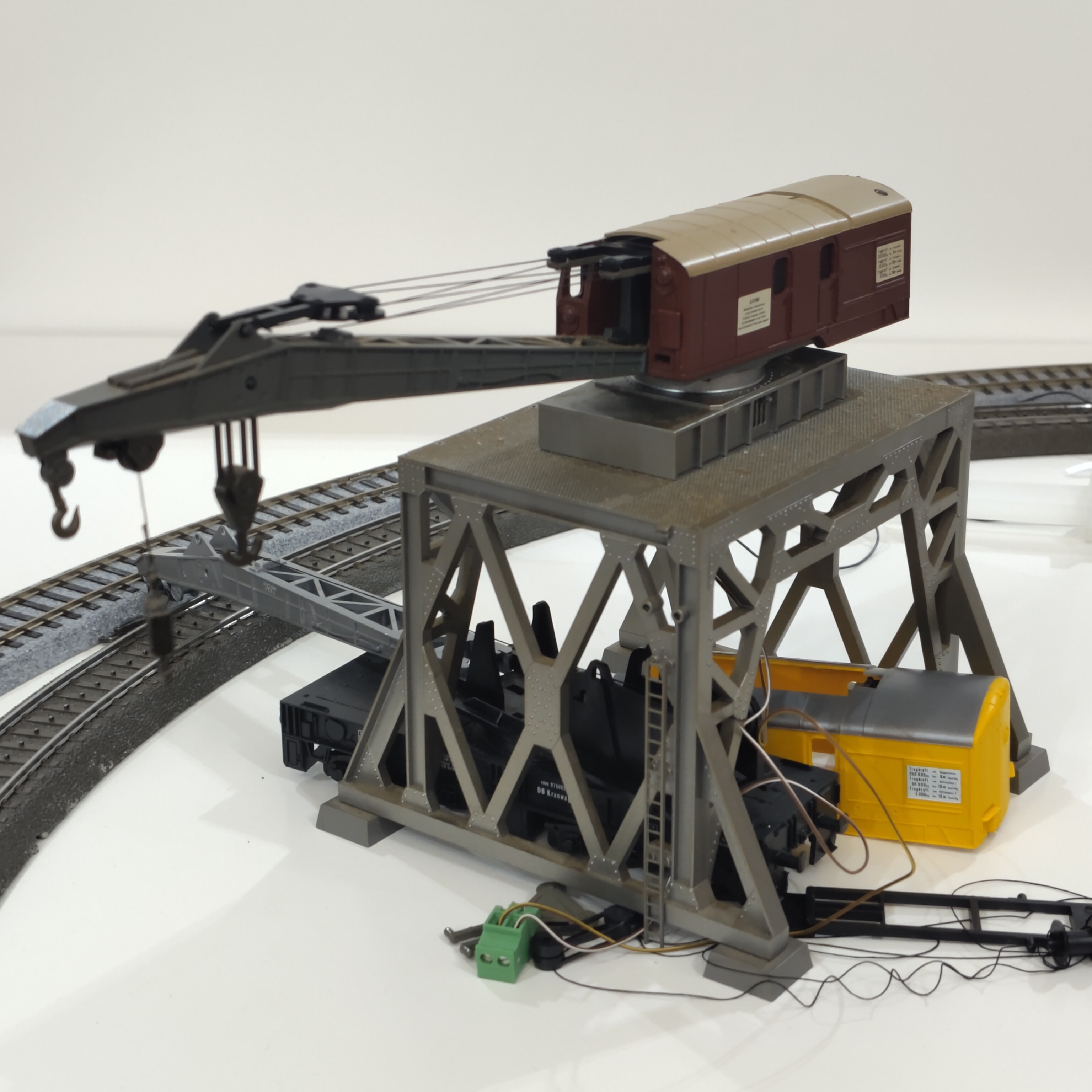 A Roco 40106 (I think) DCC Portal Crane!