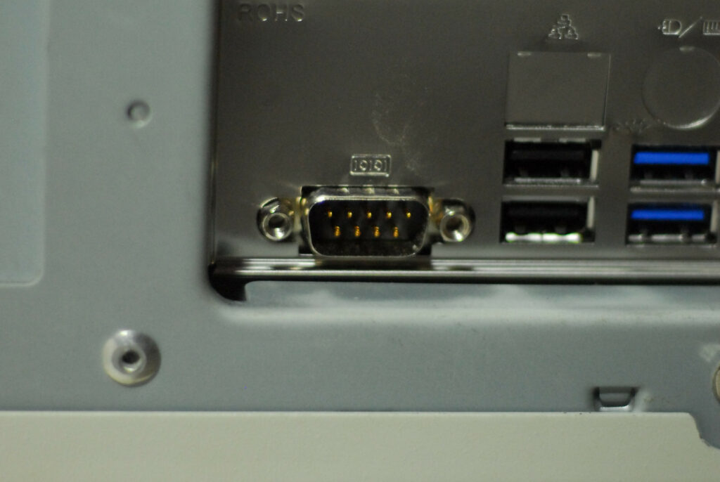 A PC D-Sub 9M Serial Port.